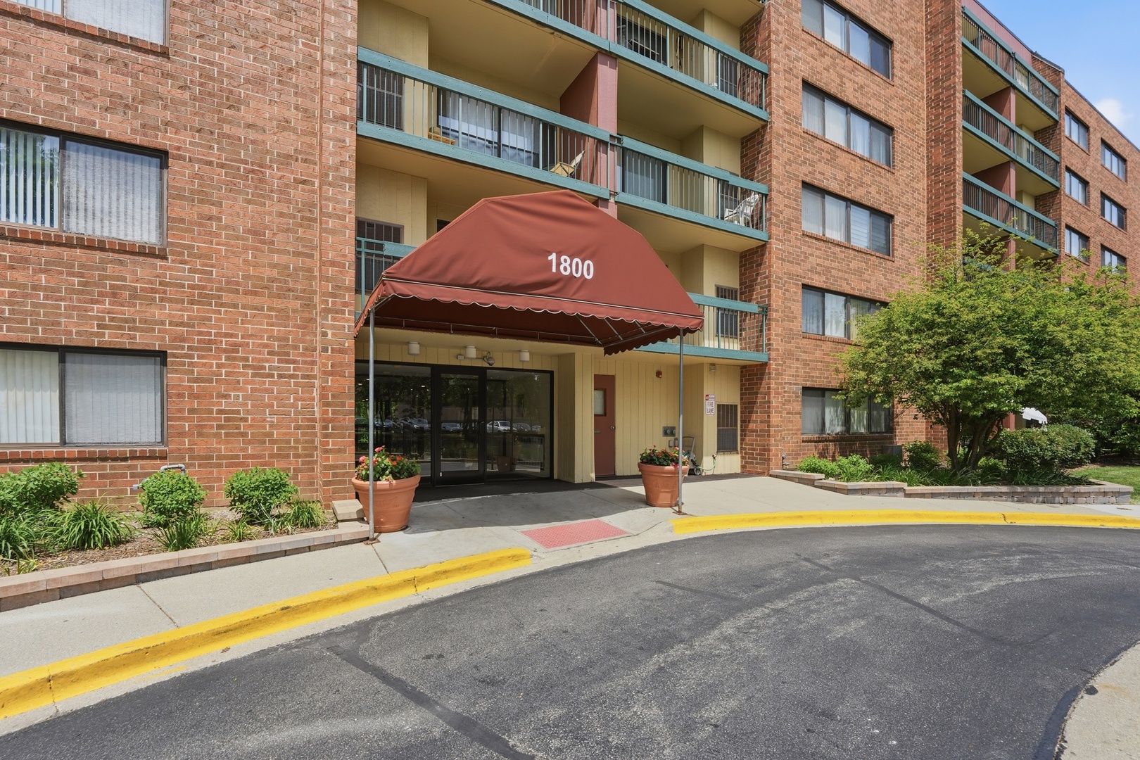 1800 Huntington Boulevard #AE607, Hoffman Estates, IL 60169