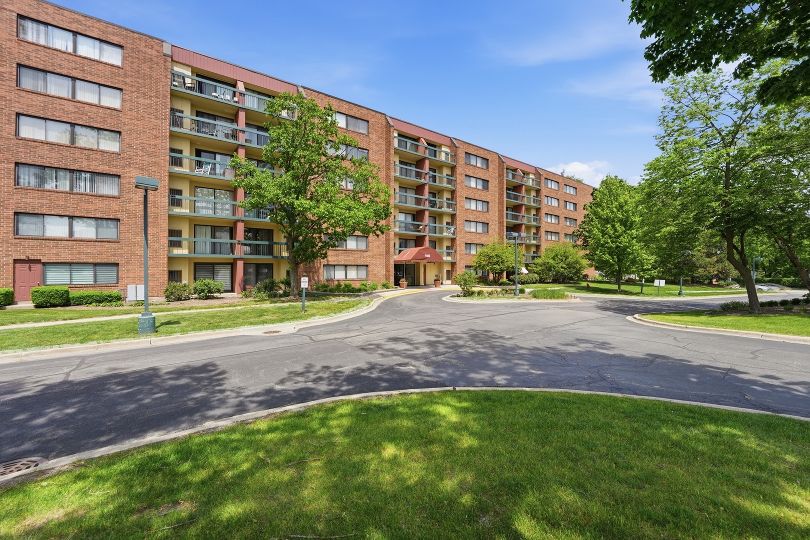 1800 Huntington Boulevard #AE607, Hoffman Estates, IL 60169
