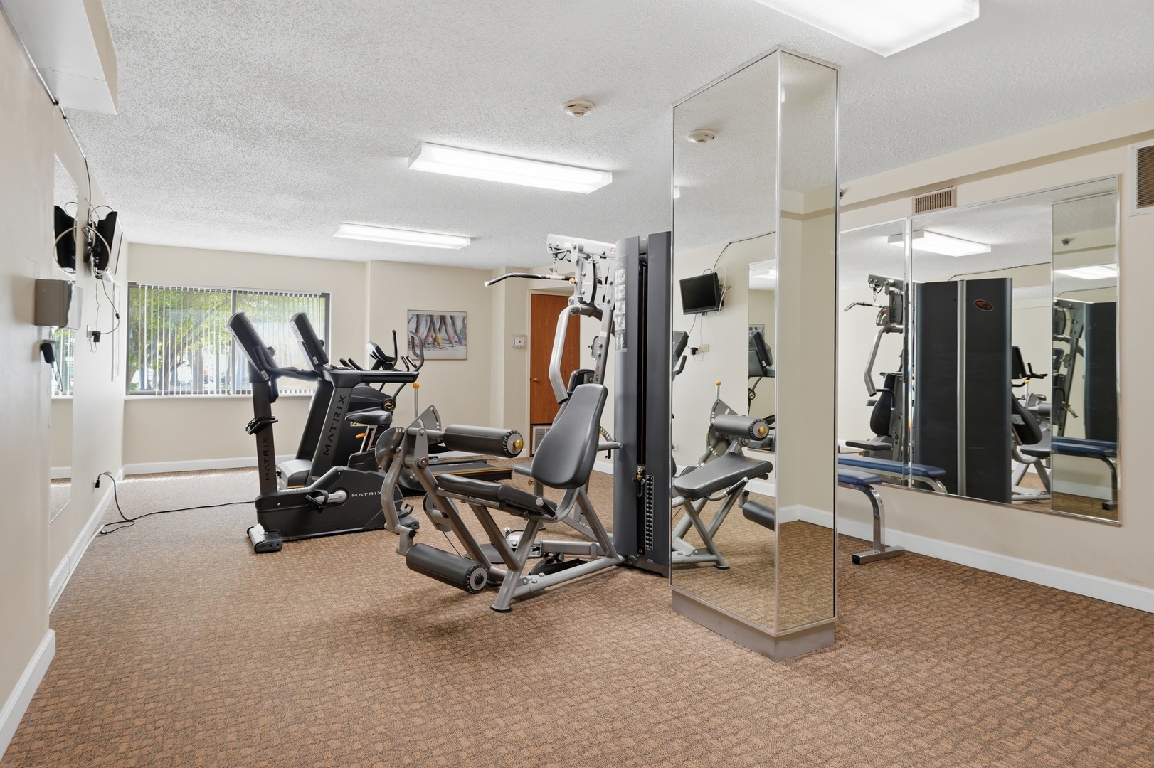 1800 Huntington Boulevard #AE607, Hoffman Estates, IL 60169