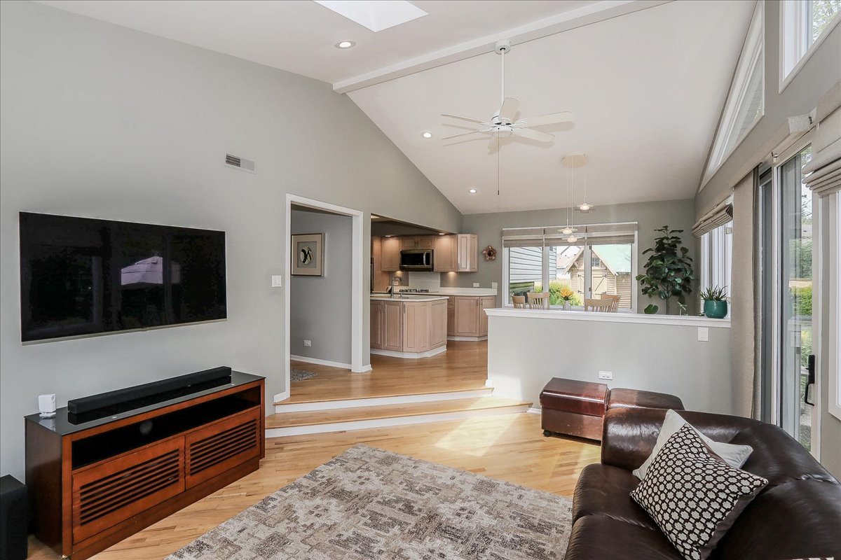 818 Indigo Court, Lake Zurich, IL 60047