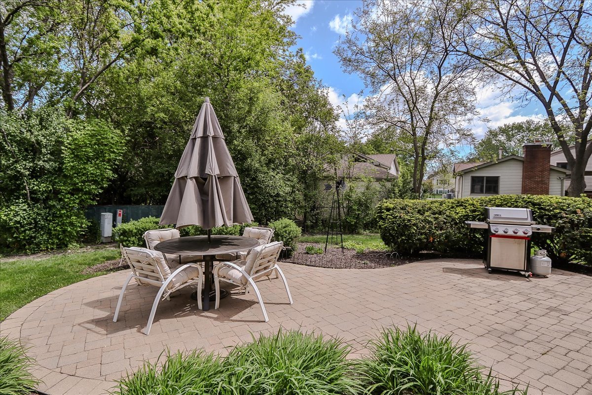 818 Indigo Court, Lake Zurich, IL 60047