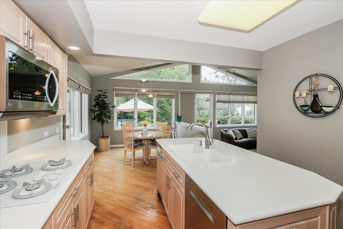 818 Indigo Court, Lake Zurich, IL 60047