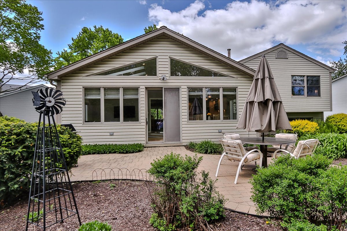 818 Indigo Court, Lake Zurich, IL 60047
