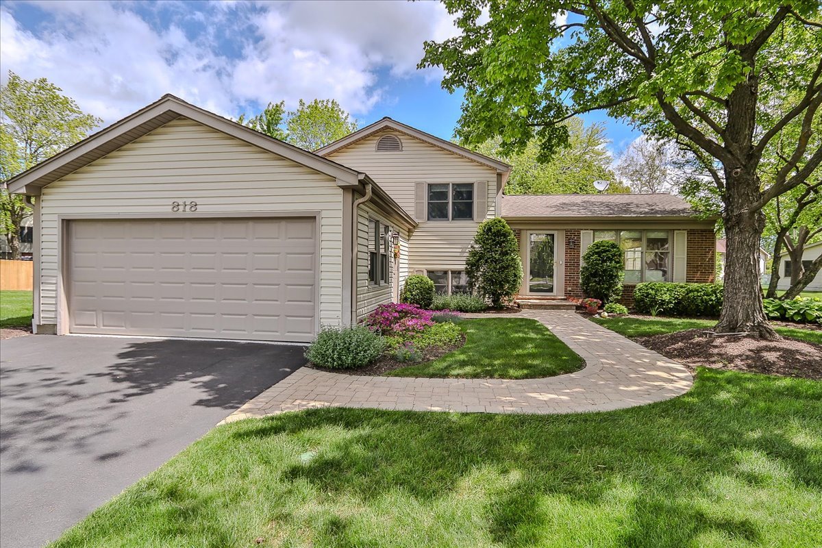 818 Indigo Court, Lake Zurich, IL 60047