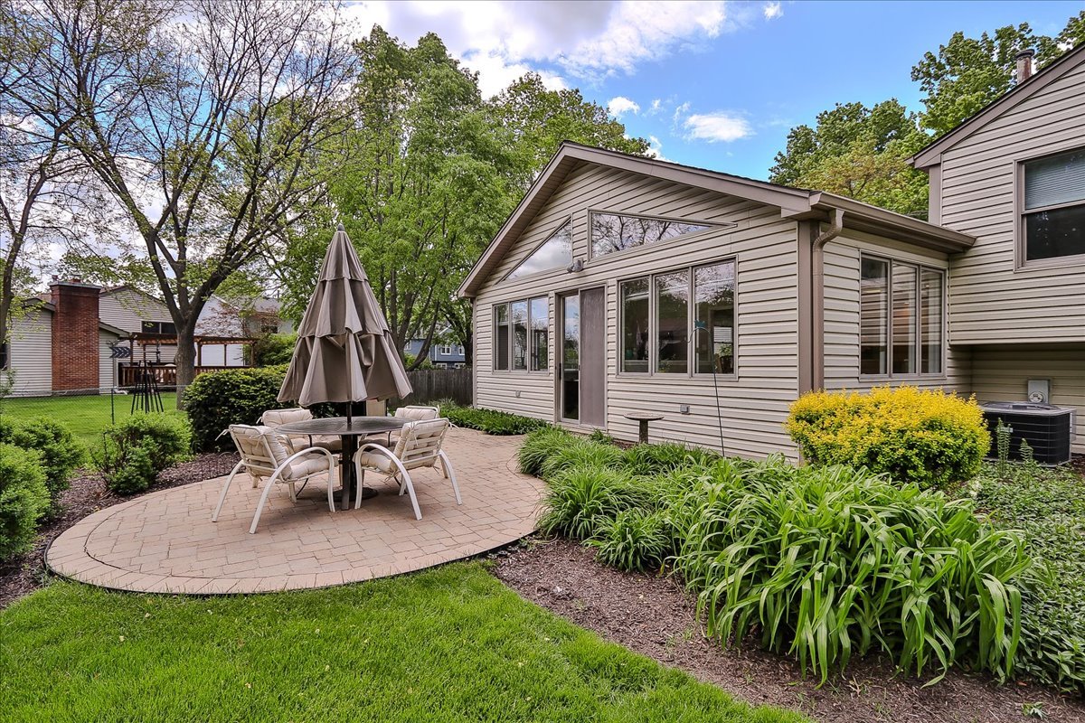 818 Indigo Court, Lake Zurich, IL 60047
