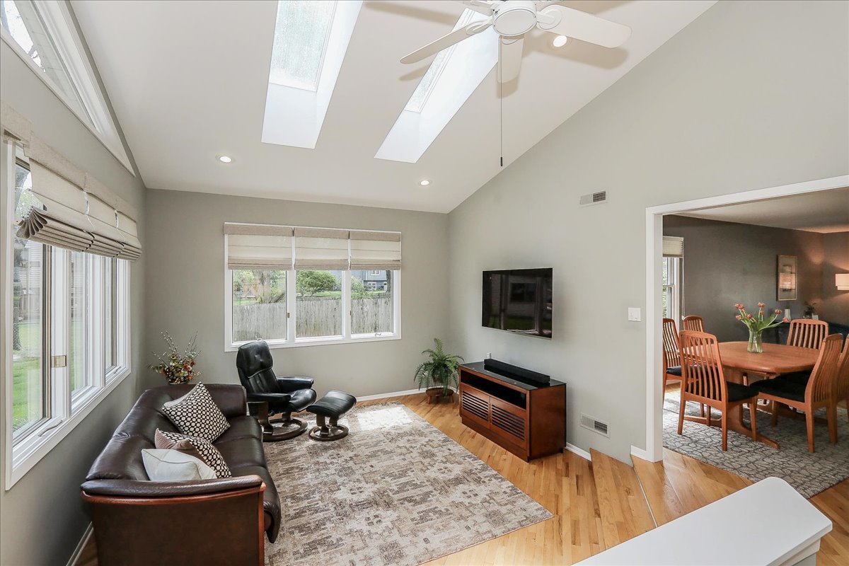 818 Indigo Court, Lake Zurich, IL 60047