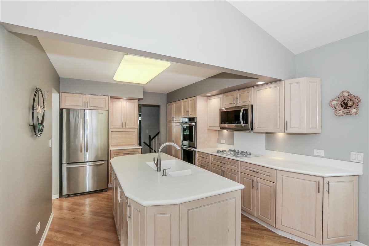 818 Indigo Court, Lake Zurich, IL 60047