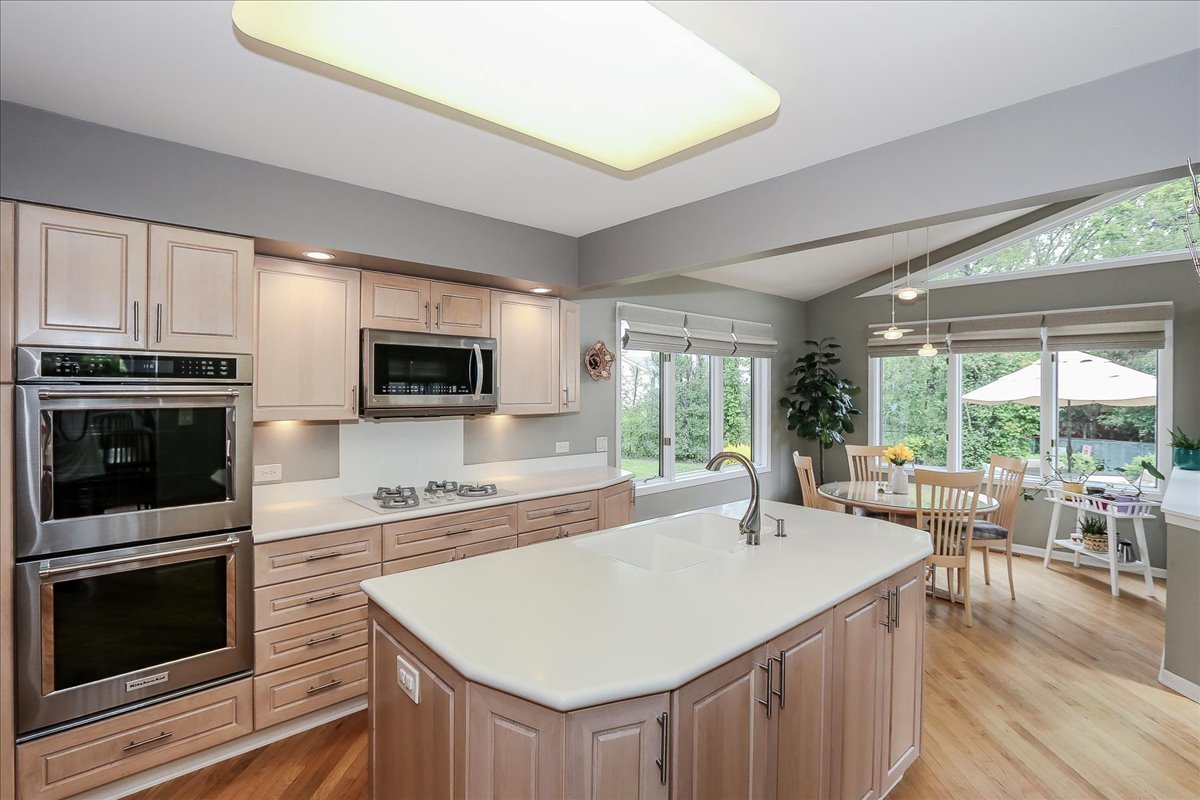 818 Indigo Court, Lake Zurich, IL 60047