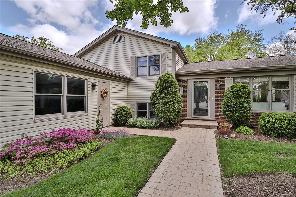 818 Indigo Court, Lake Zurich, IL 60047