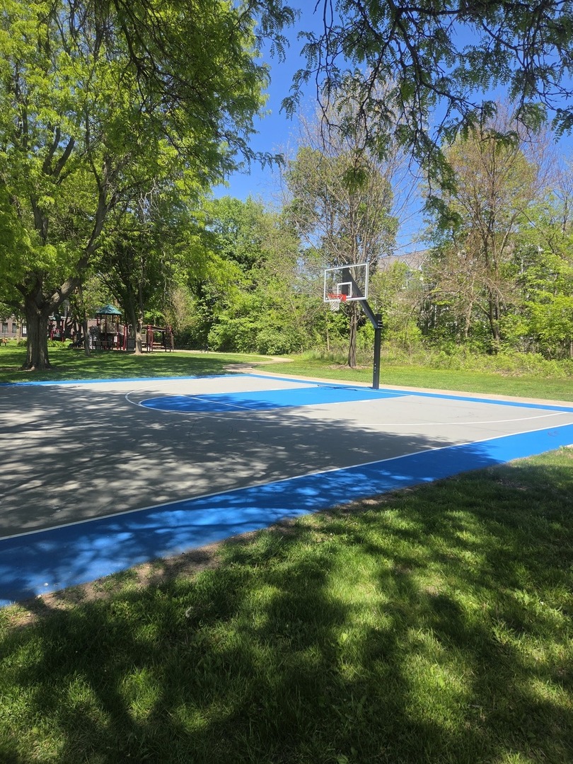 829 E Porter Avenue, Naperville, IL 60540