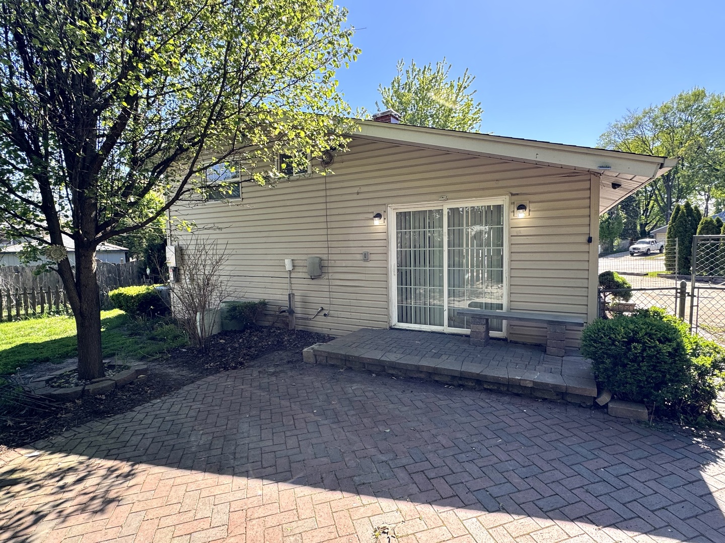 1008 Adams Court, Carpentersville, IL 60110