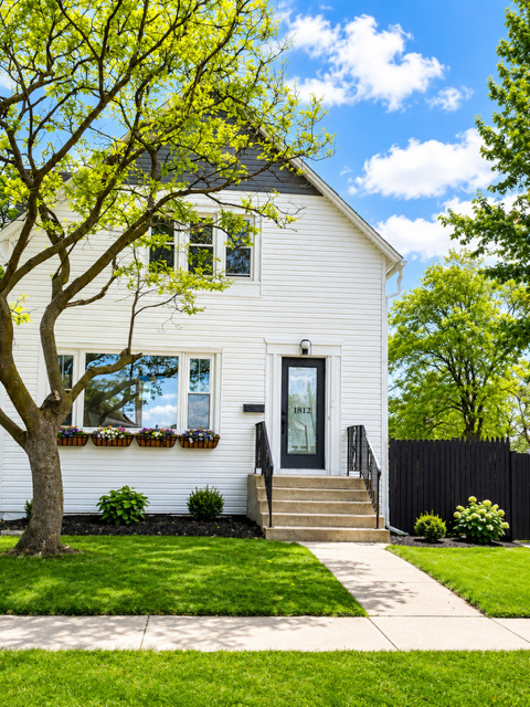 1812 S 20th Avenue, Maywood, IL 60153