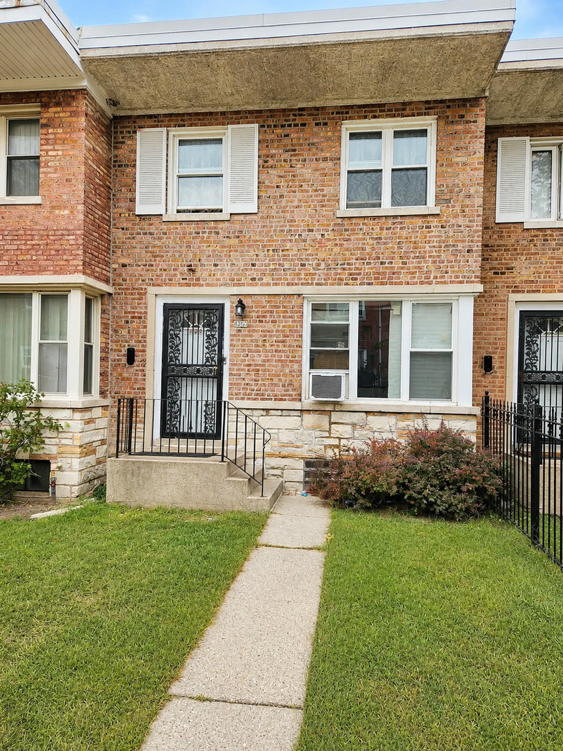 8352 S Ingleside Avenue, Chicago, IL 60619