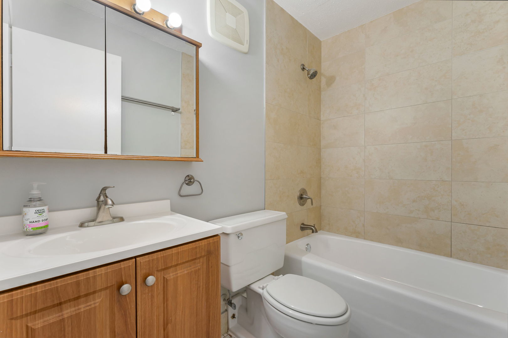 1043 S York Road #310, Bensenville, IL 60106