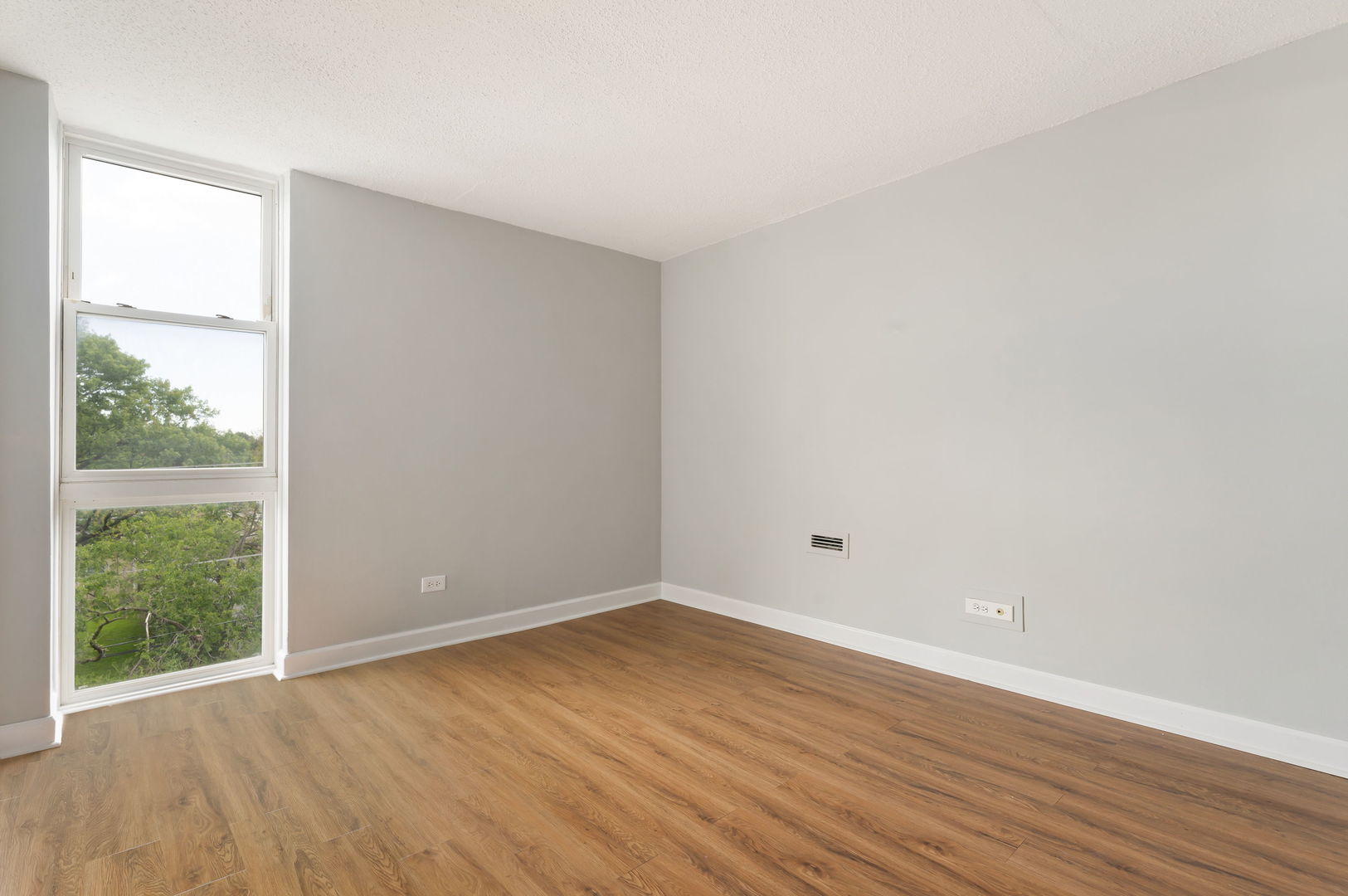 1043 S York Road #310, Bensenville, IL 60106