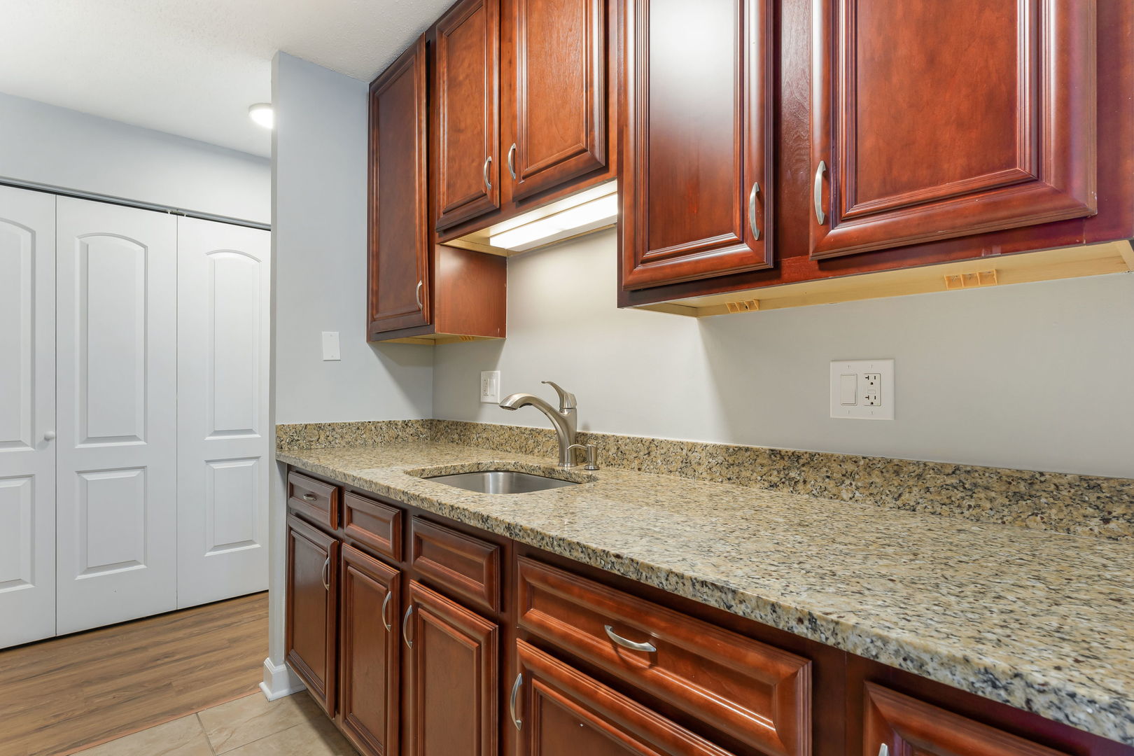 1043 S York Road #310, Bensenville, IL 60106