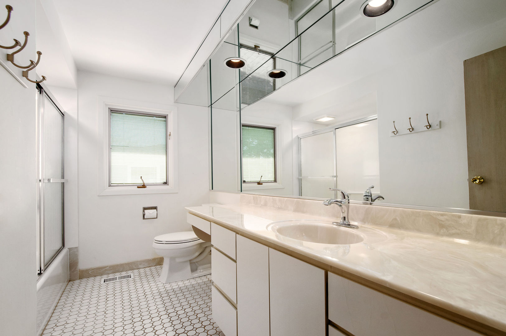 1829 E BITTERSWEET Lane, Mount Prospect, IL 60056