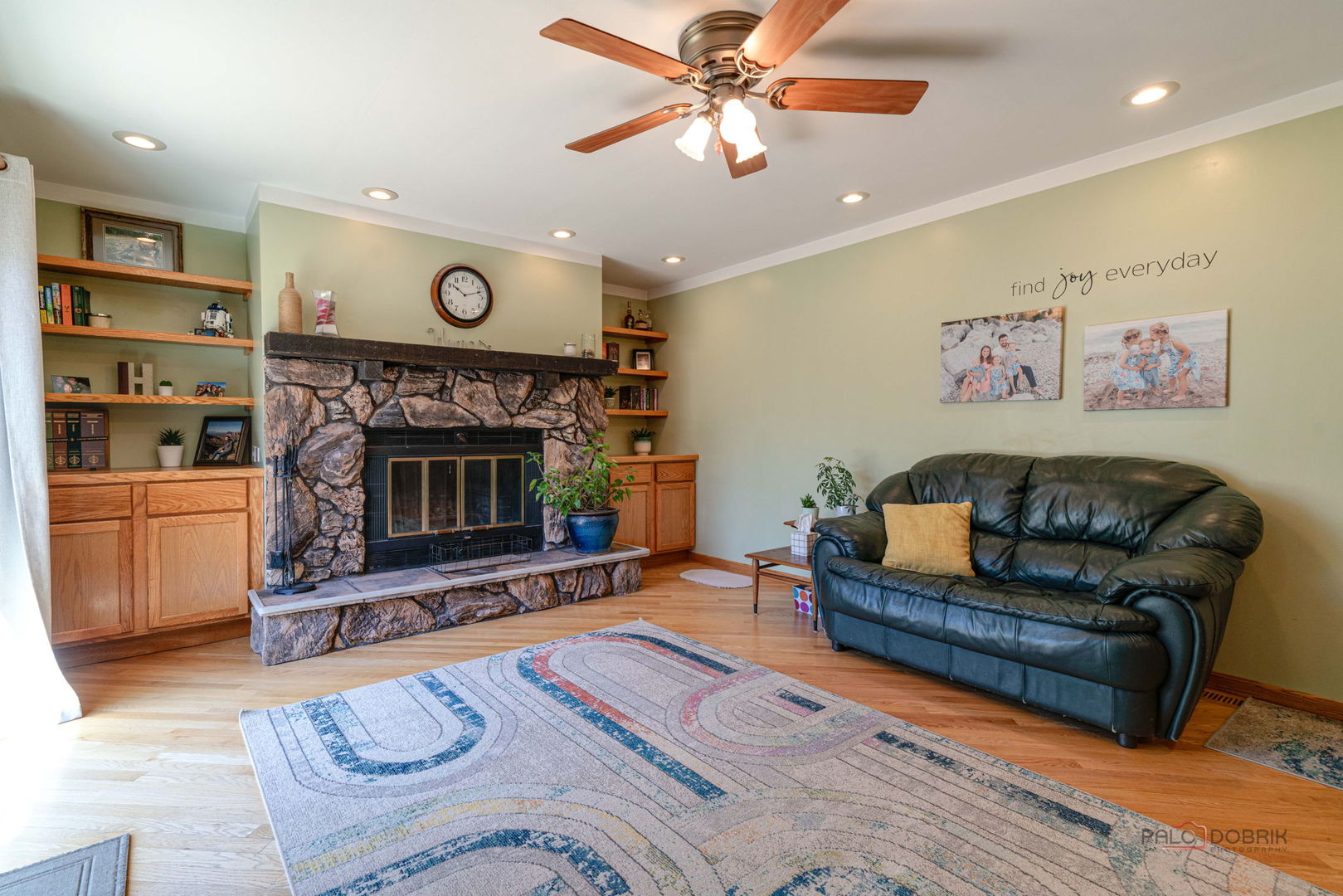 3507 Greenleaf Avenue, Island Lake, IL 60042