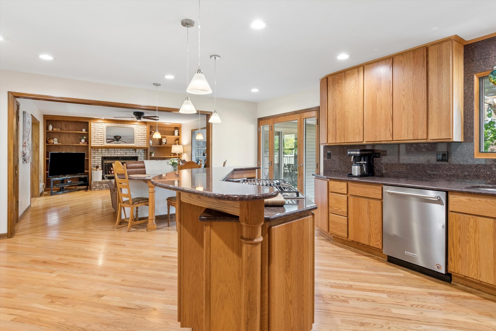 2001 Lakeview Court, Naperville, IL 60565