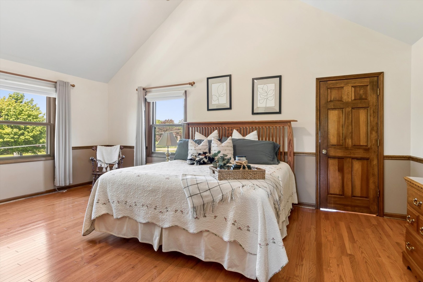 2001 Lakeview Court, Naperville, IL 60565