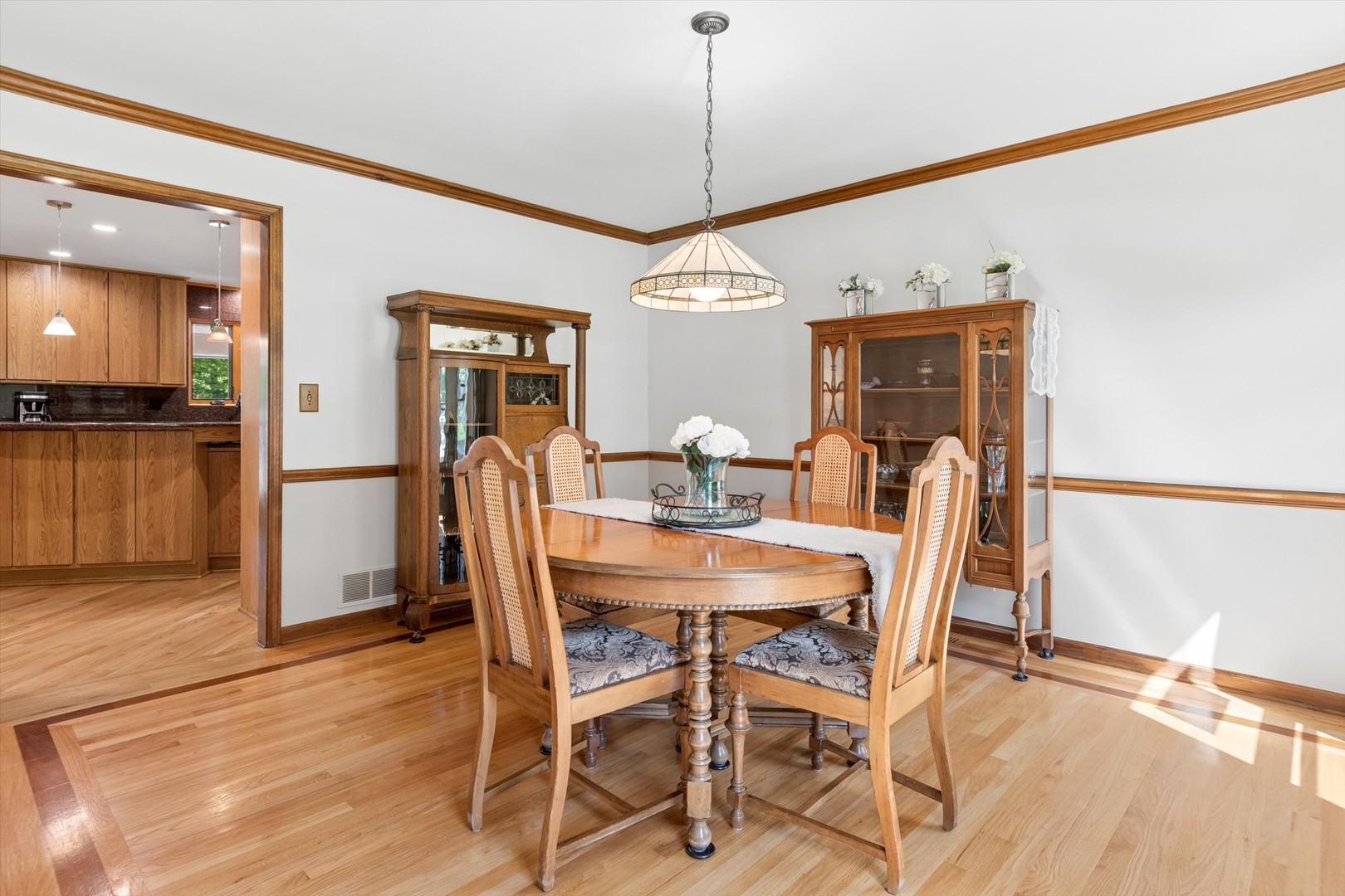 2001 Lakeview Court, Naperville, IL 60565