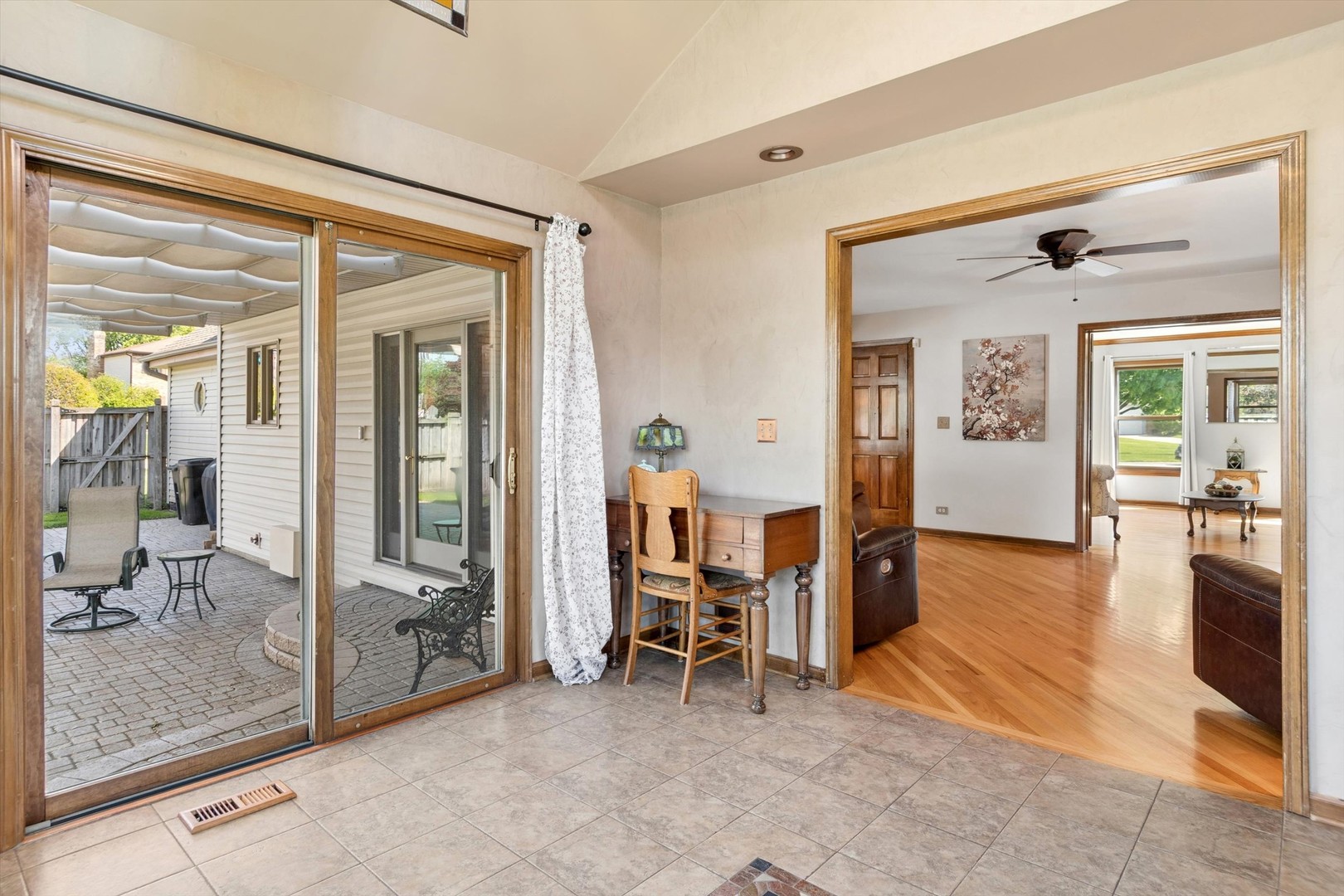 2001 Lakeview Court, Naperville, IL 60565