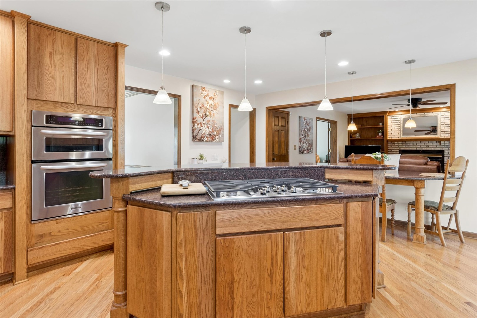 2001 Lakeview Court, Naperville, IL 60565
