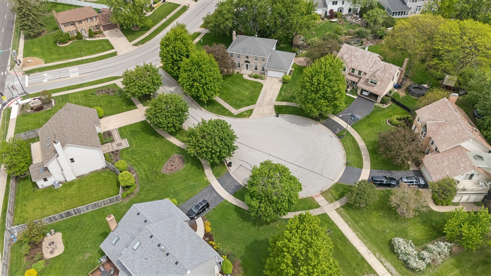 2001 Lakeview Court, Naperville, IL 60565