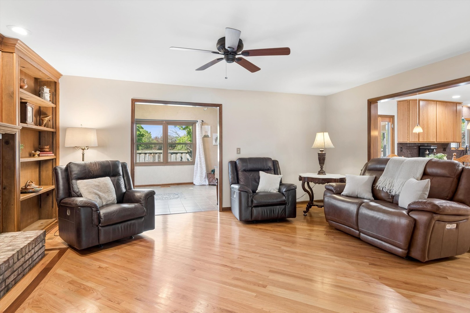 2001 Lakeview Court, Naperville, IL 60565