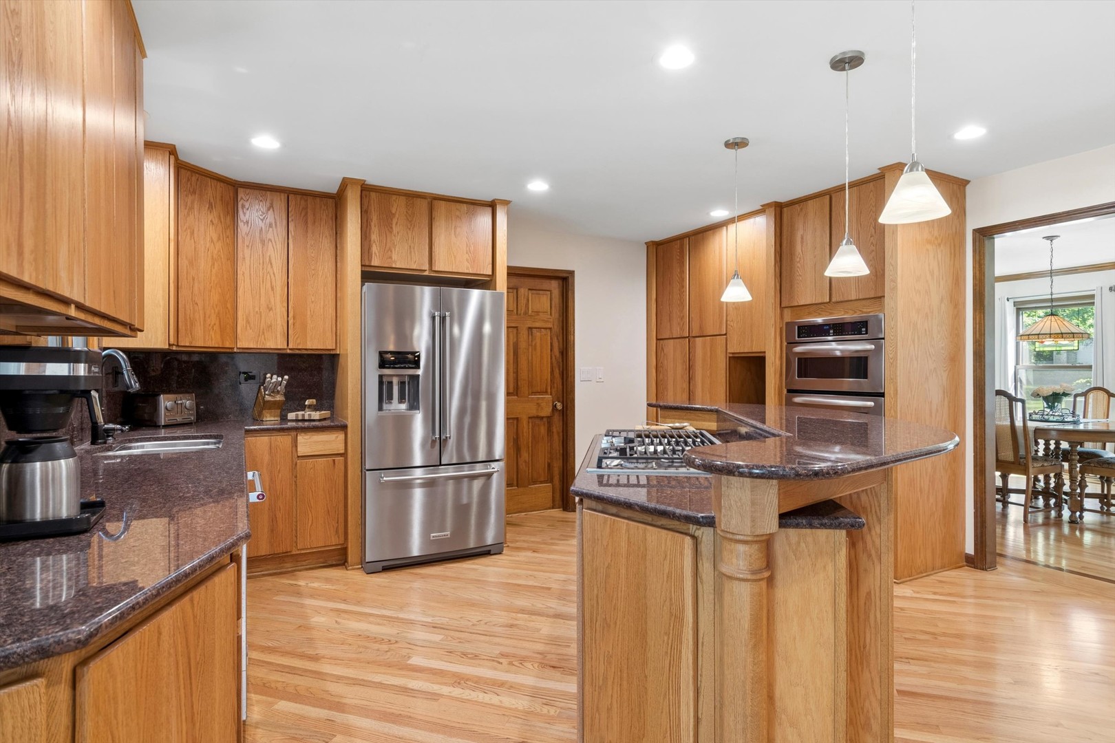 2001 Lakeview Court, Naperville, IL 60565