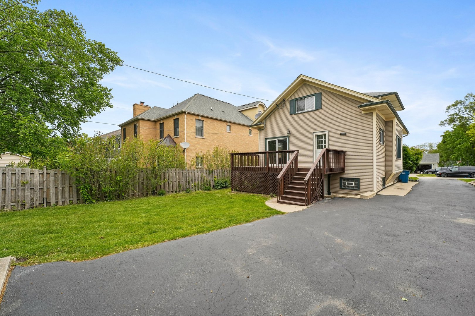 272 N Willow Road, Elmhurst, IL 60126