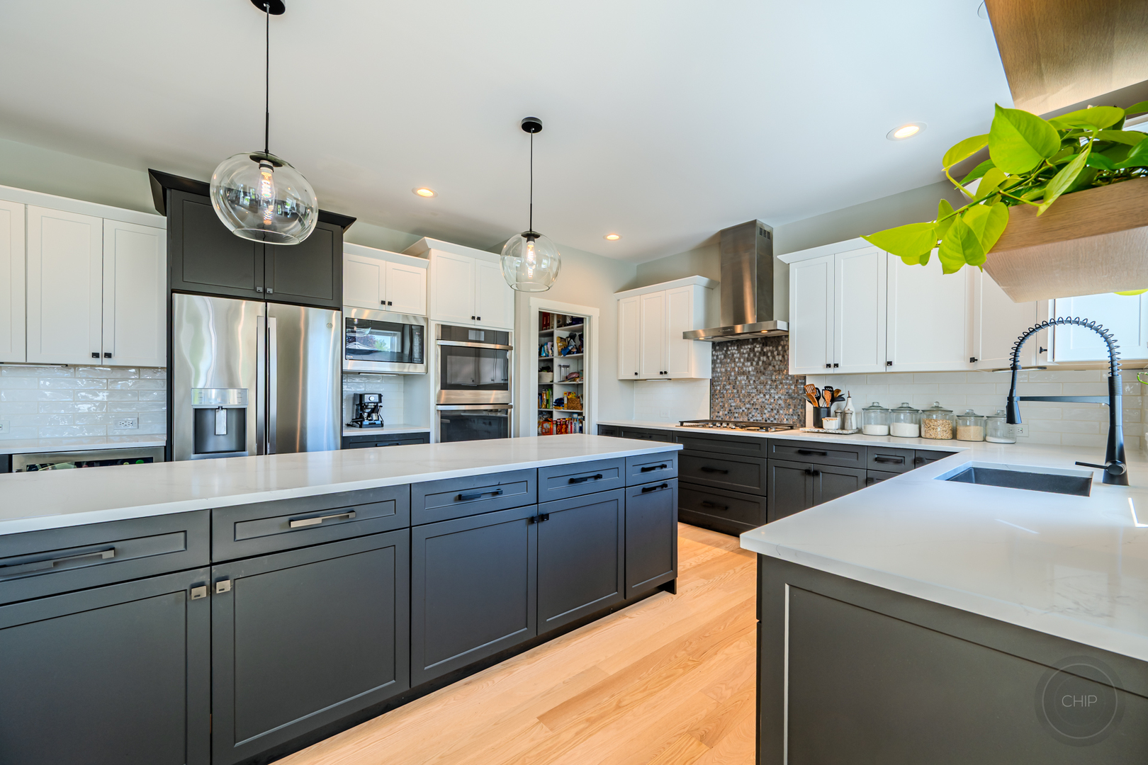 2902 Hampton Avenue, North Aurora, IL 60542