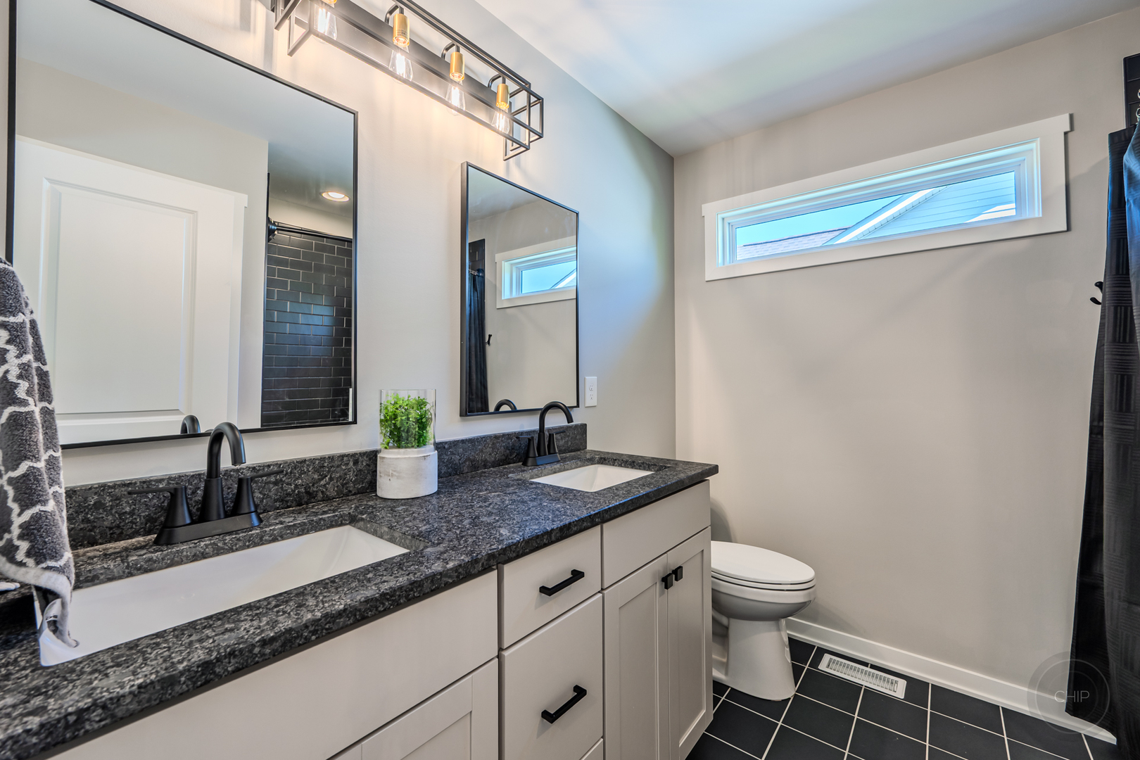 2902 Hampton Avenue, North Aurora, IL 60542