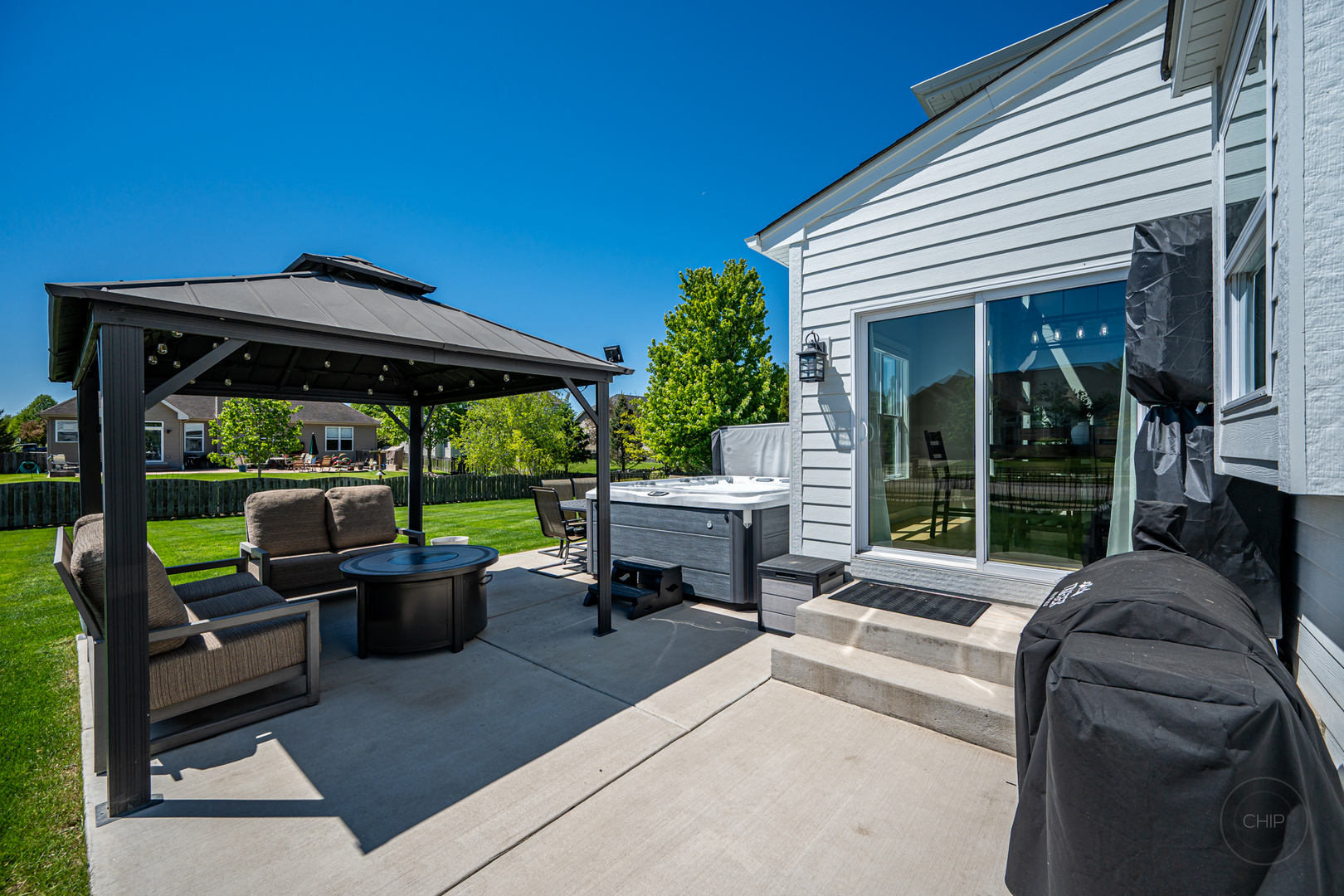 2902 Hampton Avenue, North Aurora, IL 60542