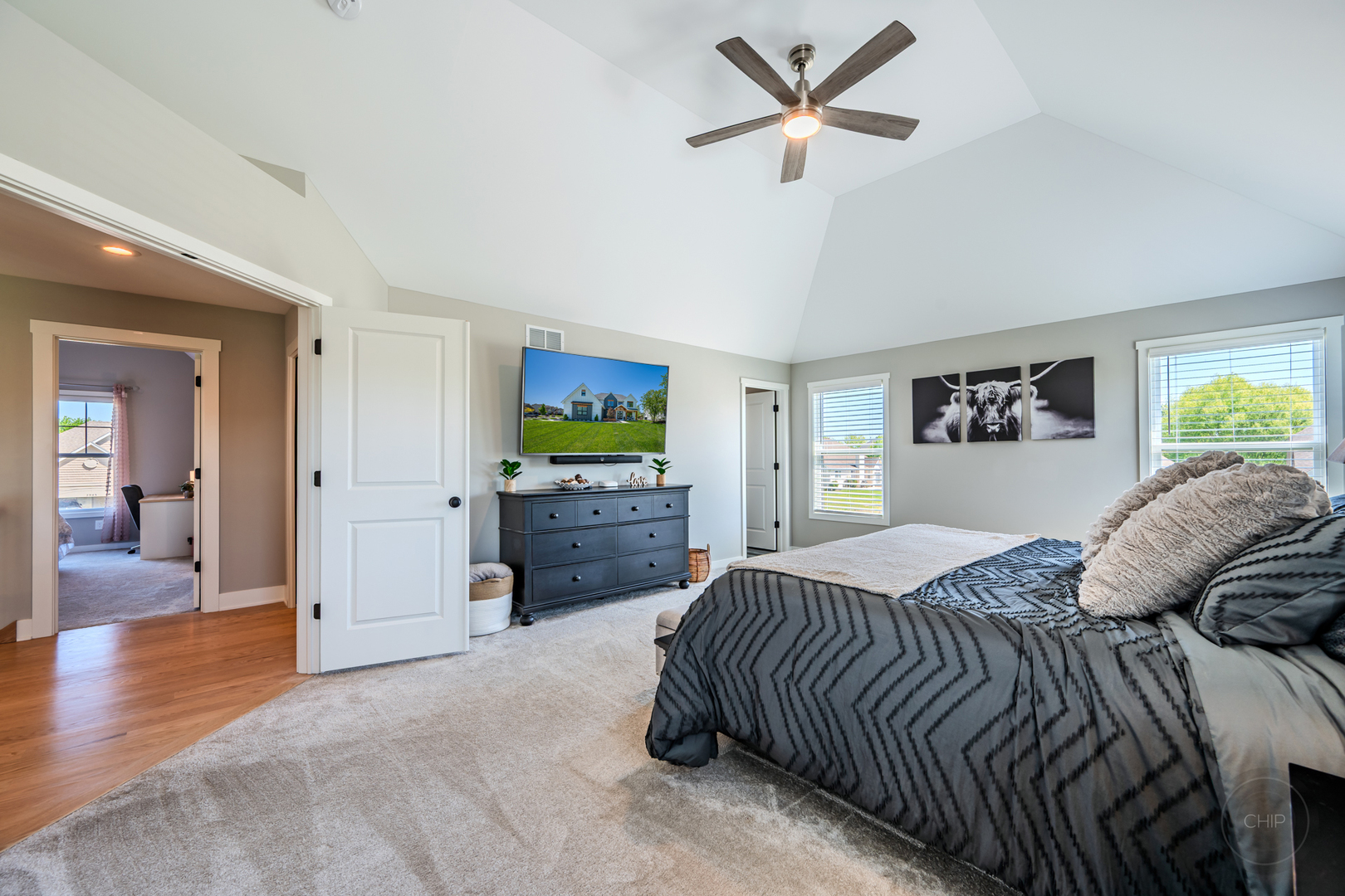 2902 Hampton Avenue, North Aurora, IL 60542