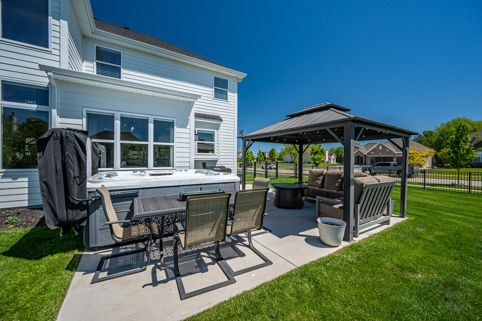 2902 Hampton Avenue, North Aurora, IL 60542