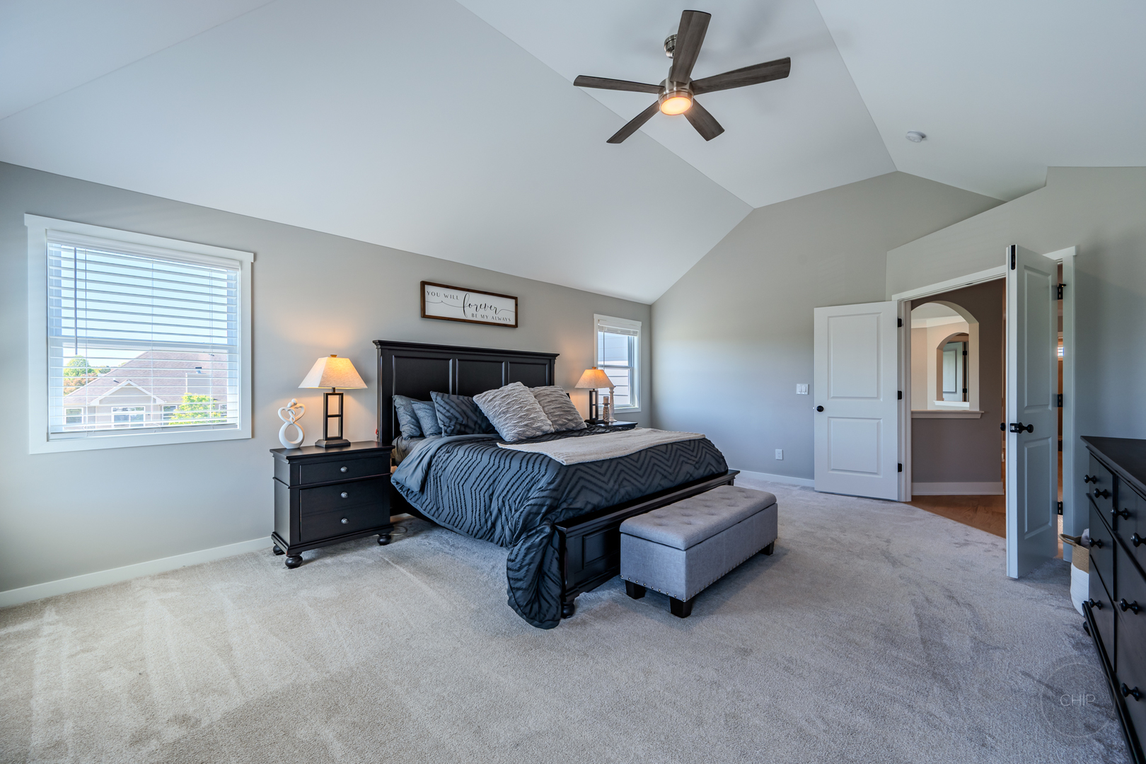 2902 Hampton Avenue, North Aurora, IL 60542