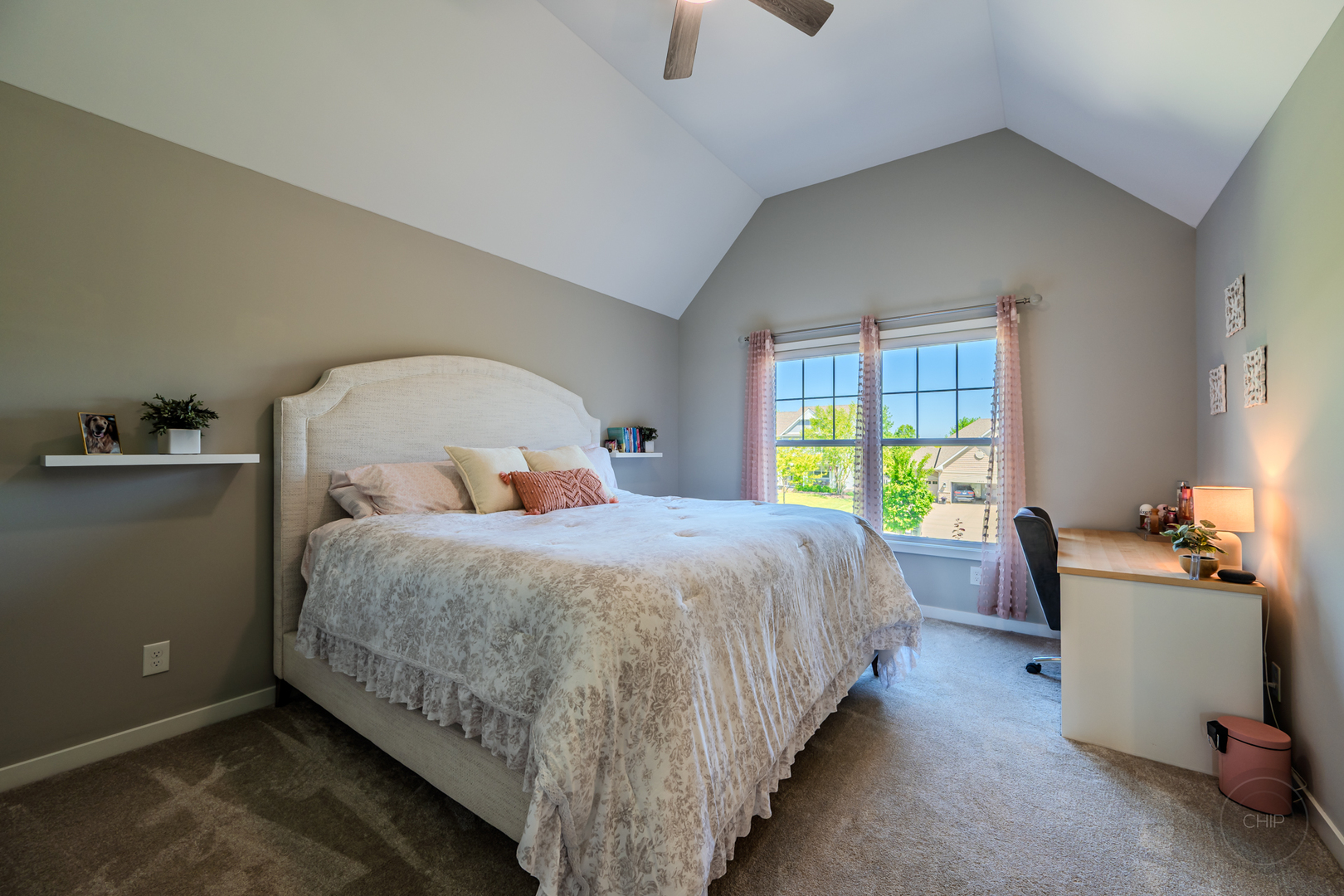 2902 Hampton Avenue, North Aurora, IL 60542