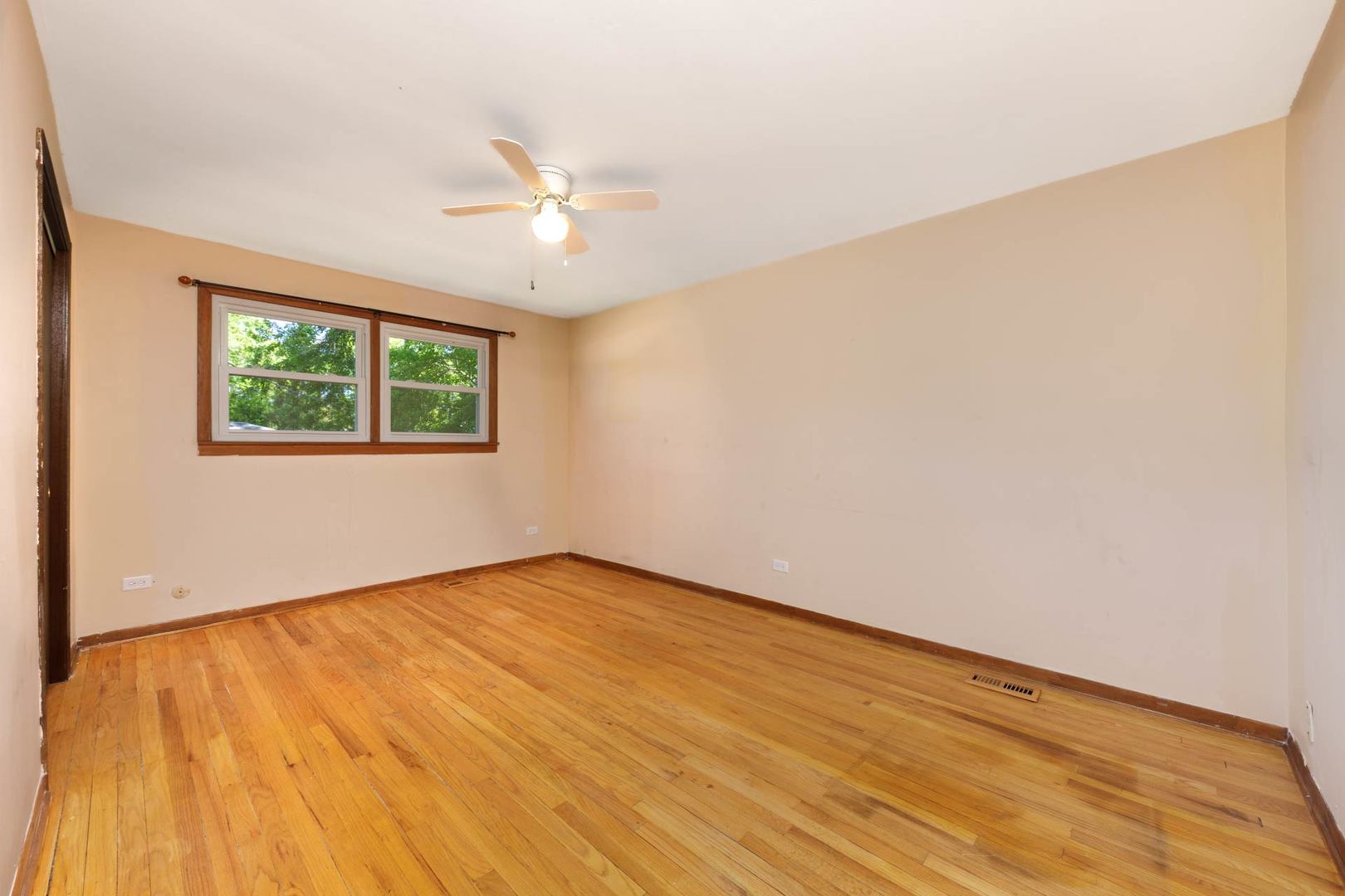 1403 E Lowden Avenue, Wheaton, IL 60189