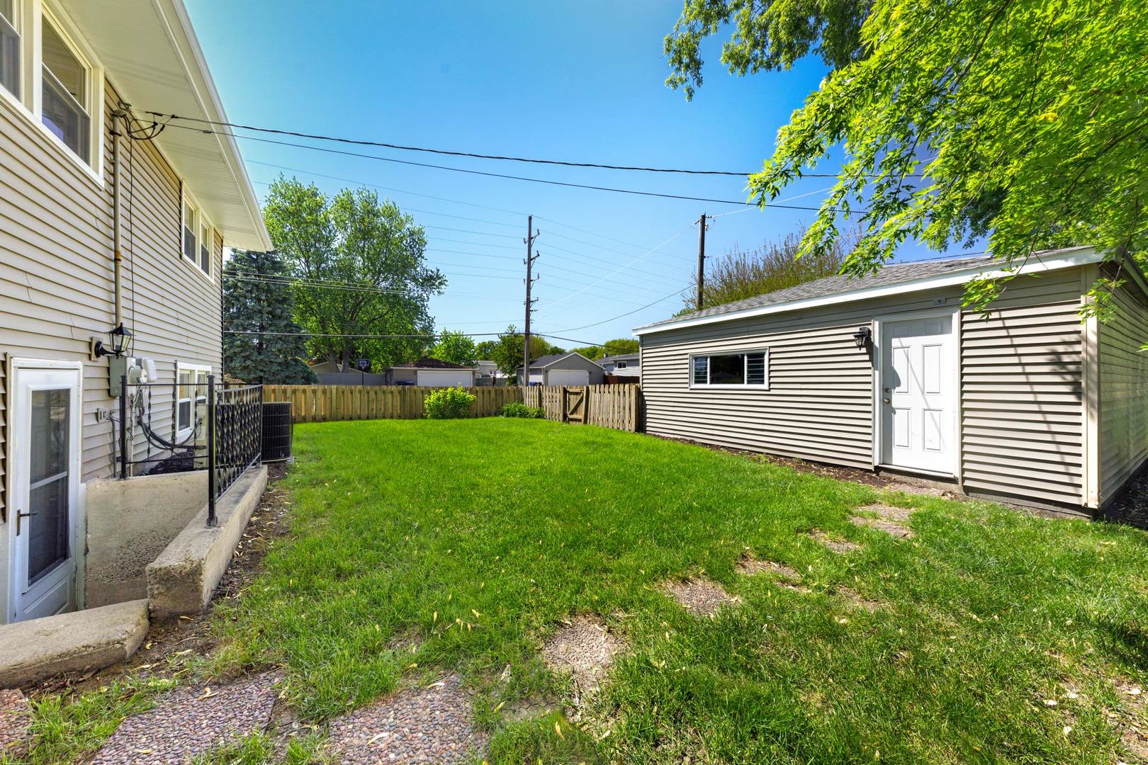 1403 E Lowden Avenue, Wheaton, IL 60189