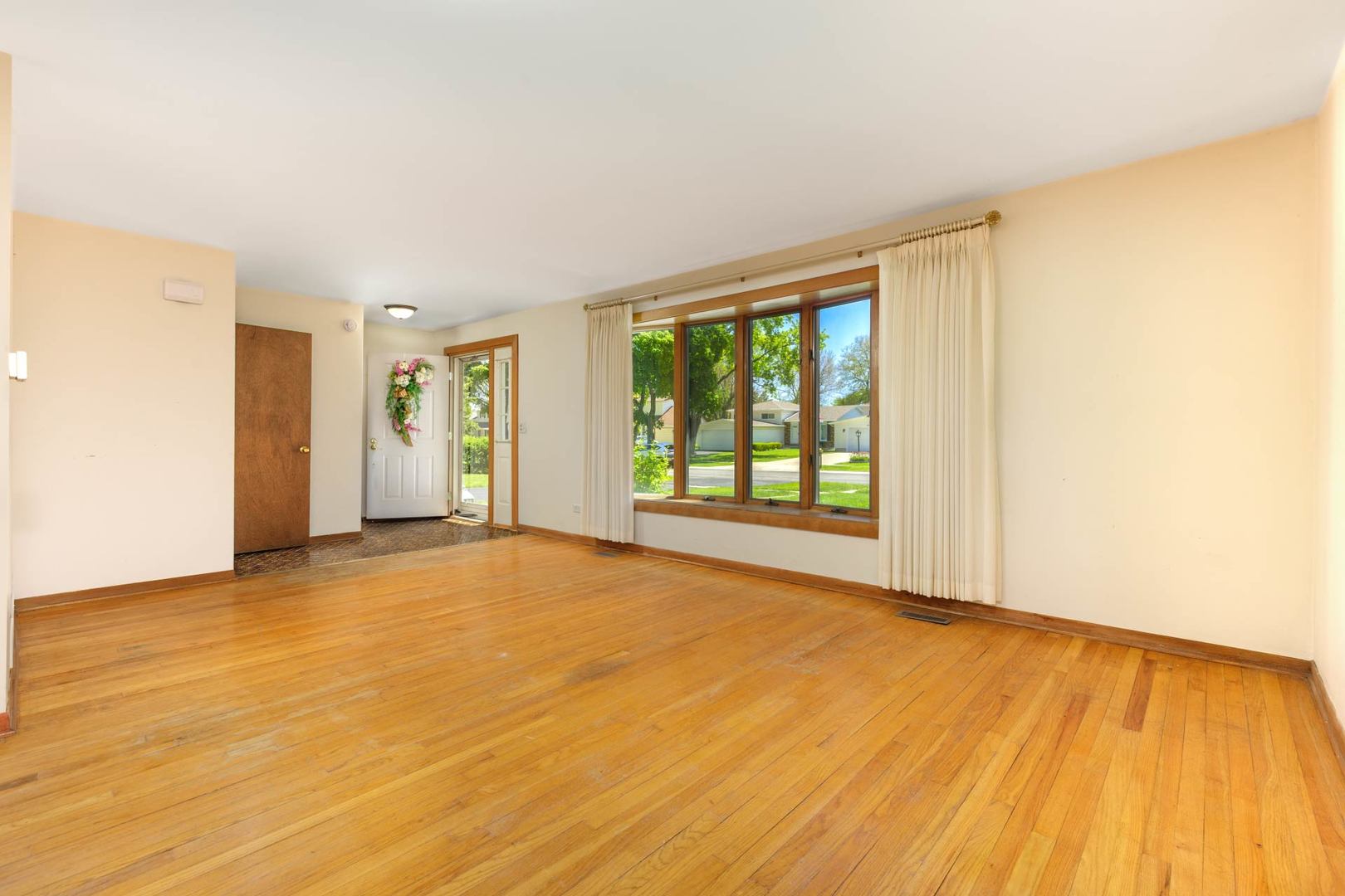 1403 E Lowden Avenue, Wheaton, IL 60189