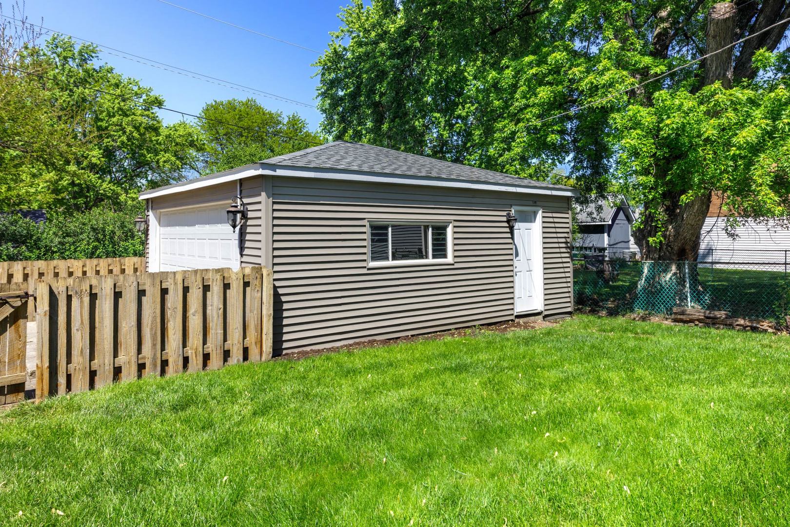 1403 E Lowden Avenue, Wheaton, IL 60189
