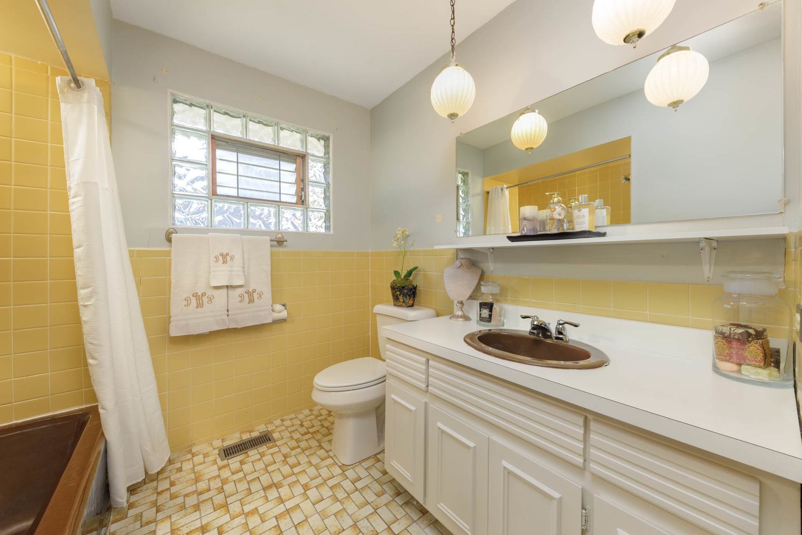 1403 E Lowden Avenue, Wheaton, IL 60189