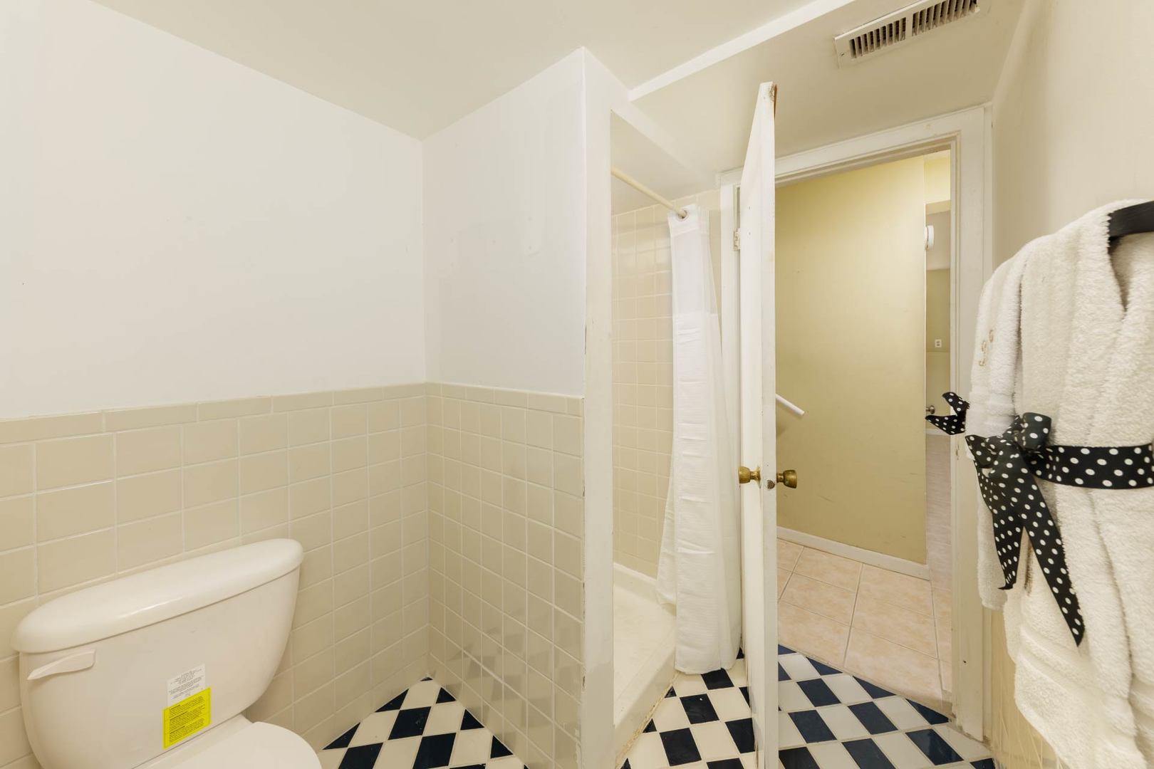 1403 E Lowden Avenue, Wheaton, IL 60189