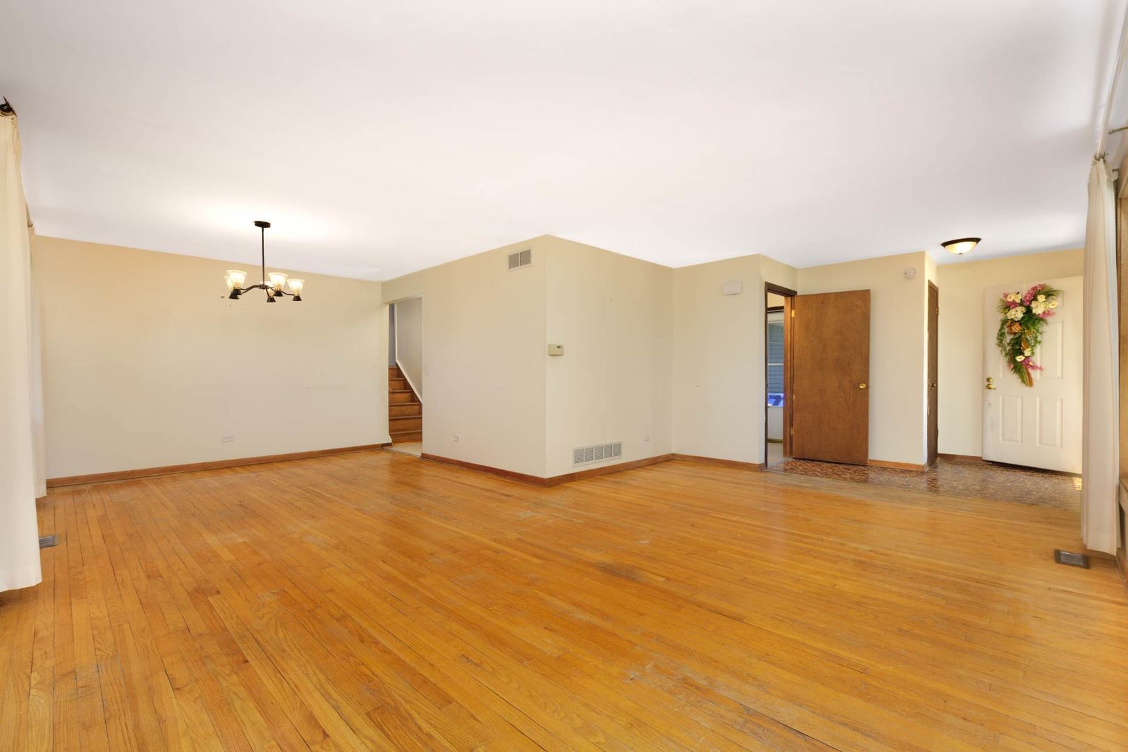 1403 E Lowden Avenue, Wheaton, IL 60189