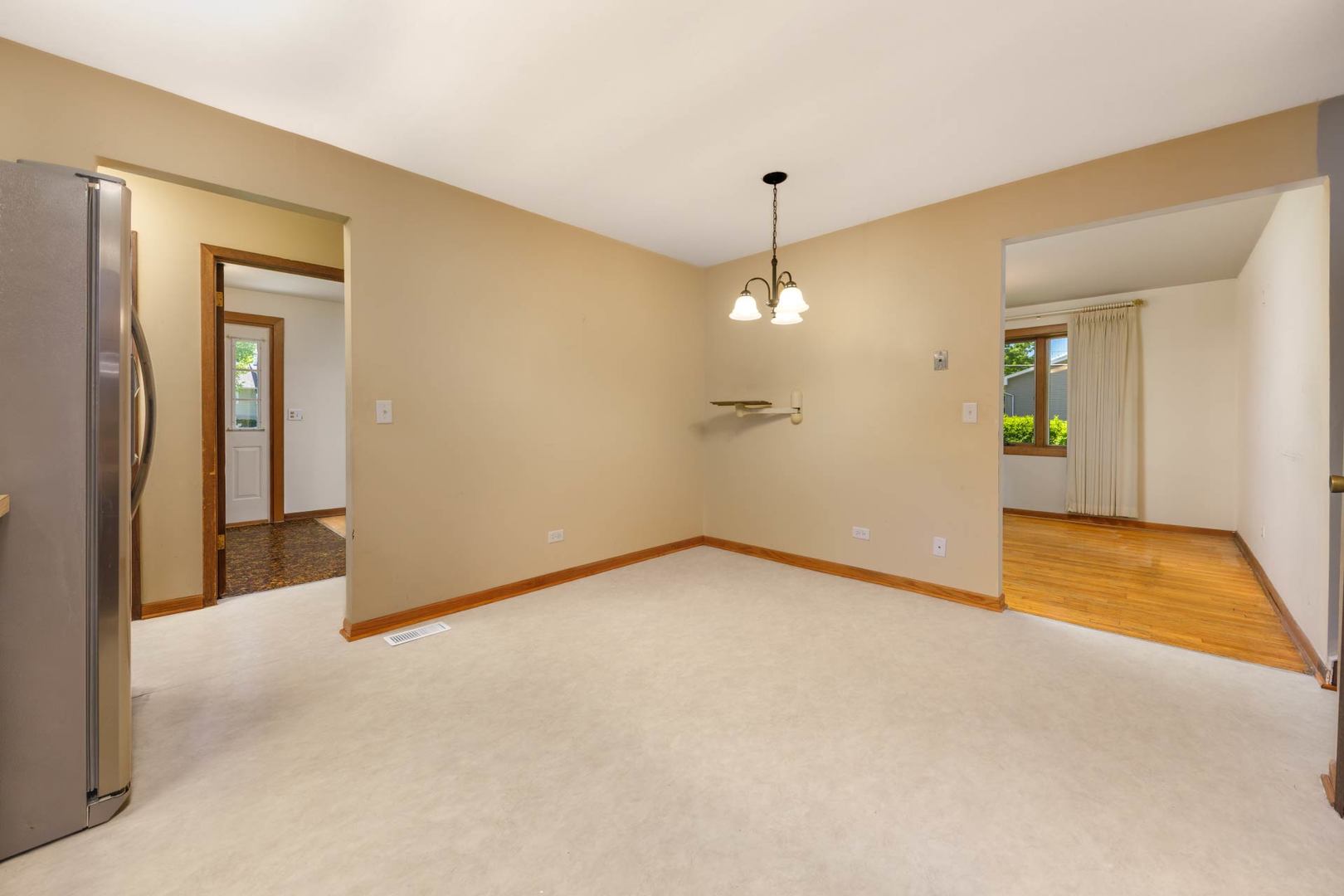 1403 E Lowden Avenue, Wheaton, IL 60189