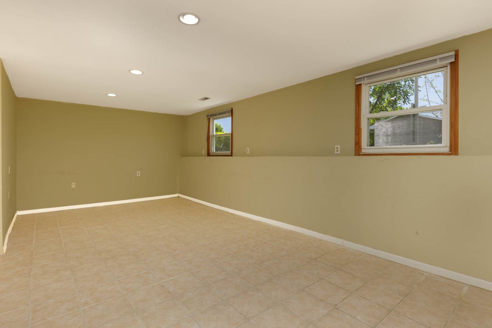 1403 E Lowden Avenue, Wheaton, IL 60189