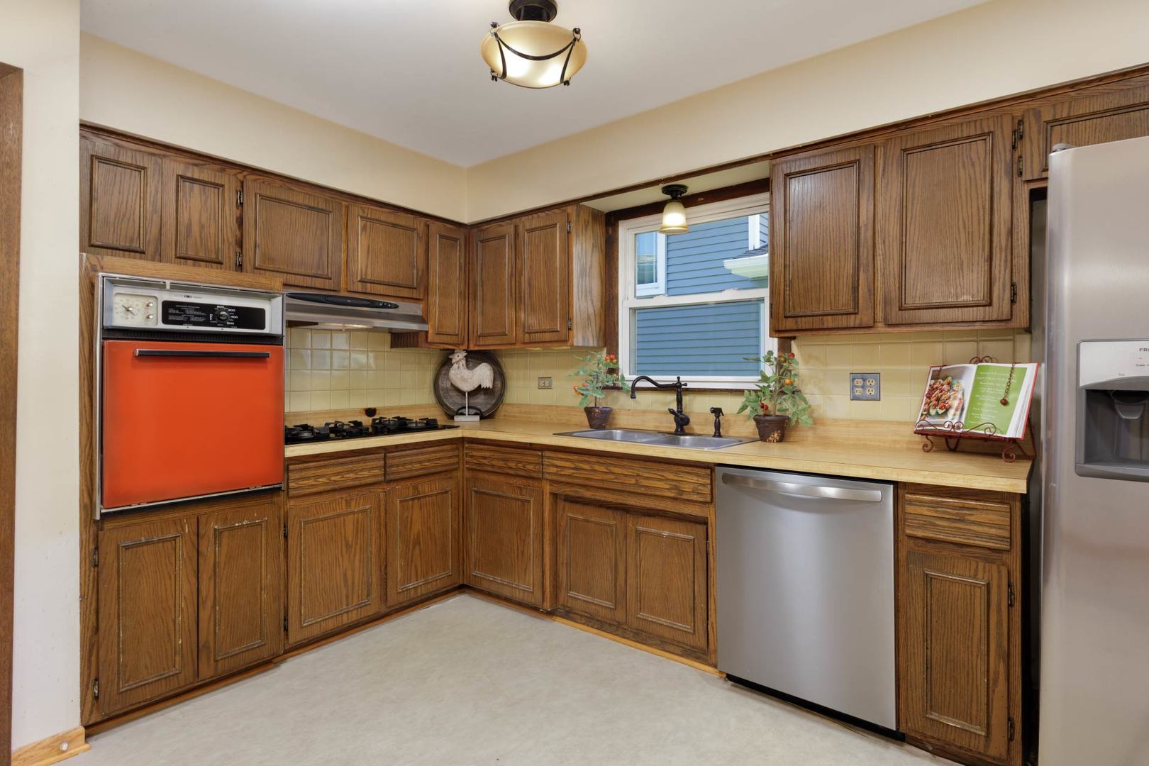 1403 E Lowden Avenue, Wheaton, IL 60189