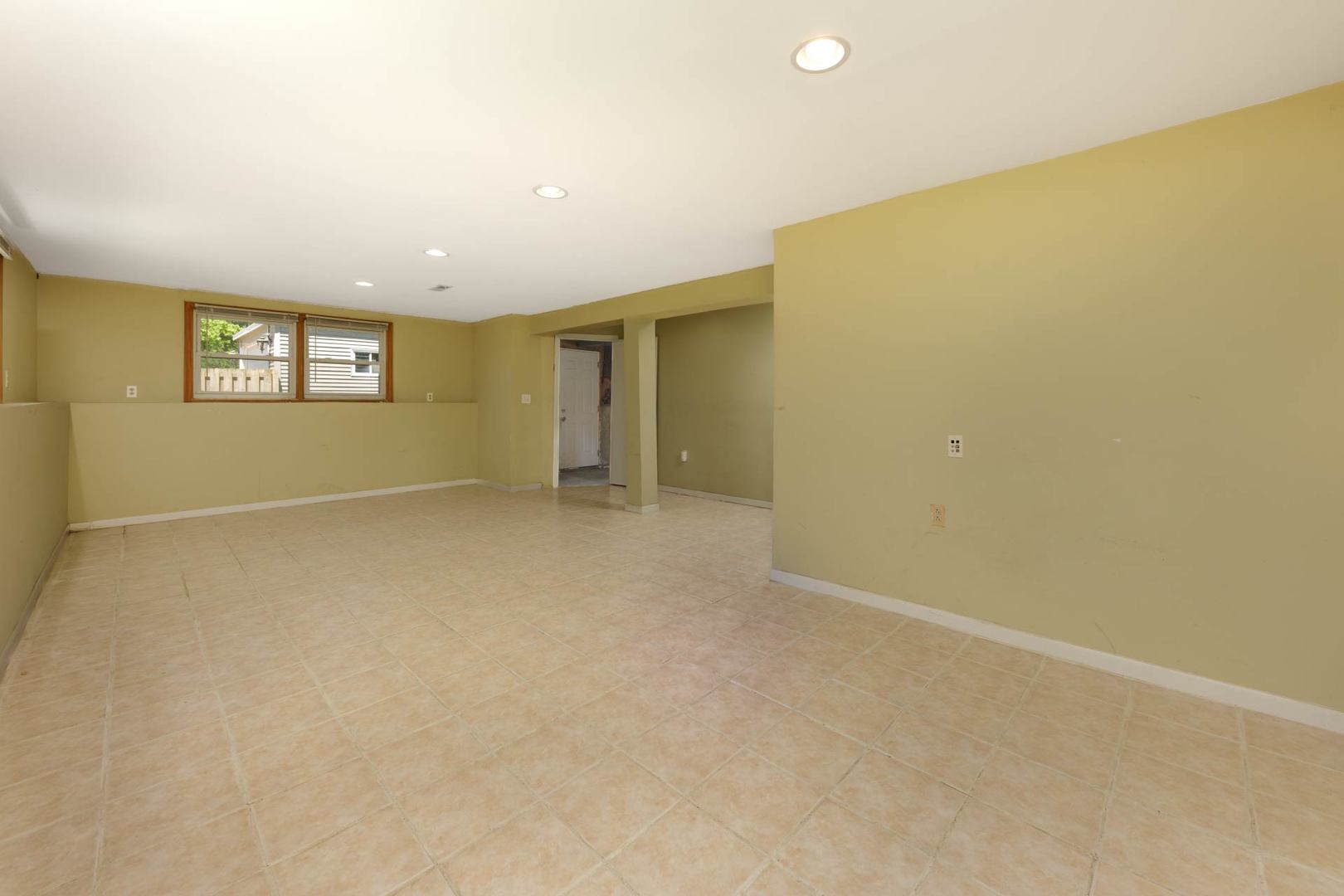 1403 E Lowden Avenue, Wheaton, IL 60189