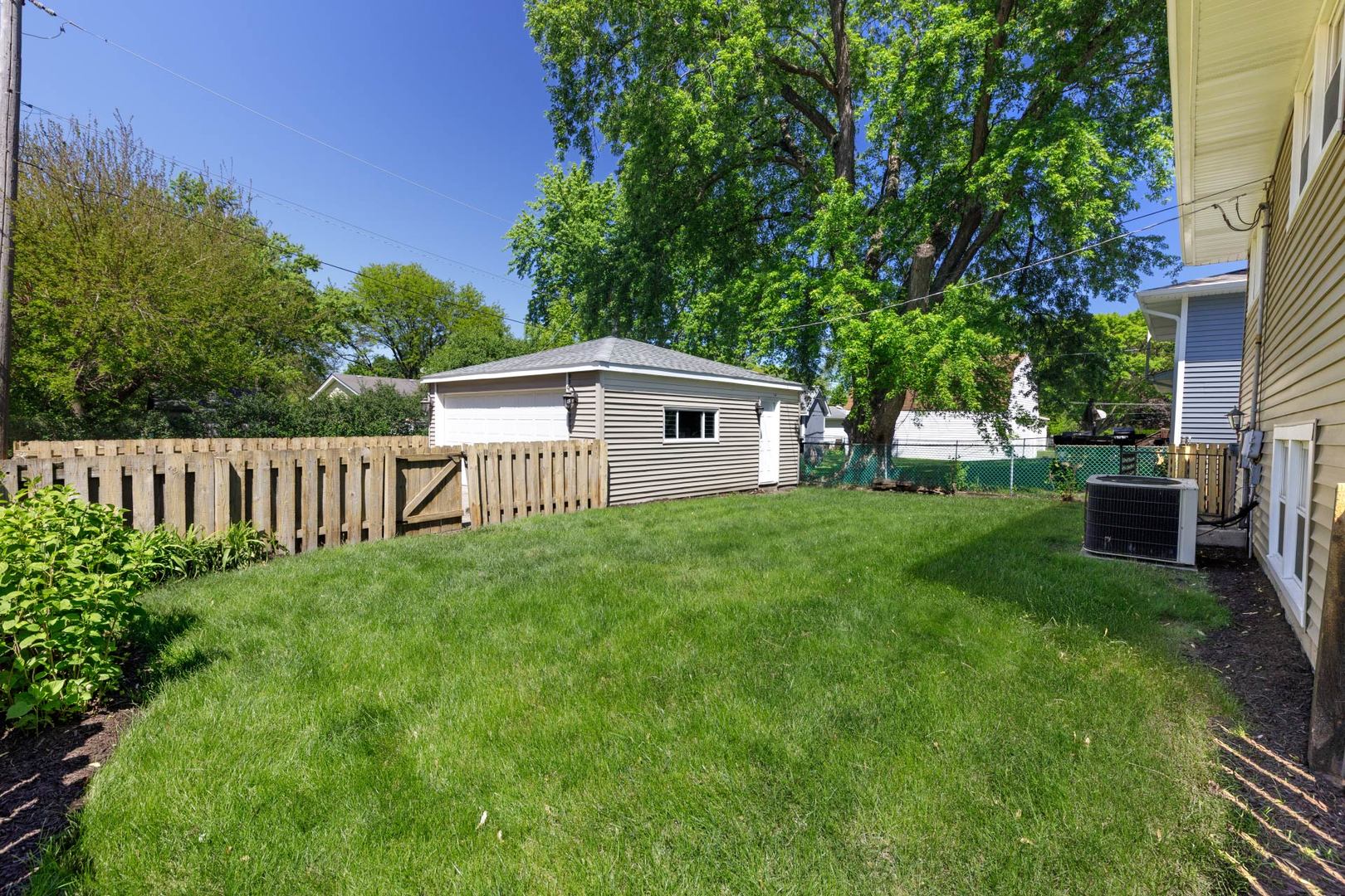 1403 E Lowden Avenue, Wheaton, IL 60189